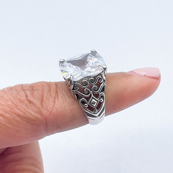 Vintage-Inspired Sterling Silver Ring Intricate Filigree Design Faceted Cubic Zi - Picture 6 of 10